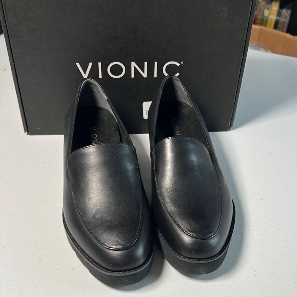 Vionic Black Leather Slip-On Loafers with Cushioned Footbed Kensley 7 Wide
